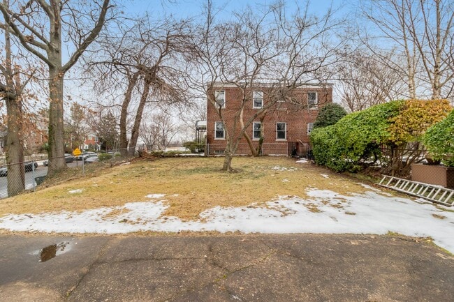 Building Photo - Brookland Corner Lot