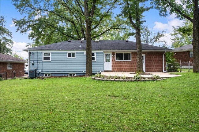 Building Photo - 9731 Twincrest Dr