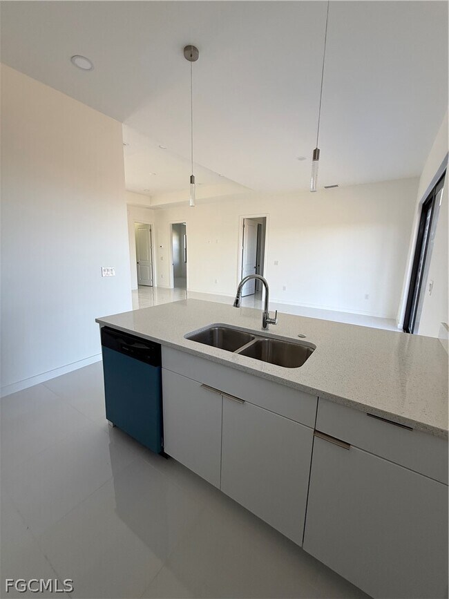 Building Photo - 331 Rawlings Ave