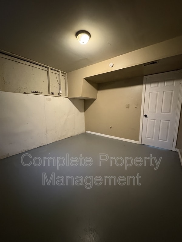 Building Photo - 7801 Vienna Ave