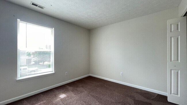 Building Photo - West Lafayette - Large 3 Bedroom 2 Bath Duplex