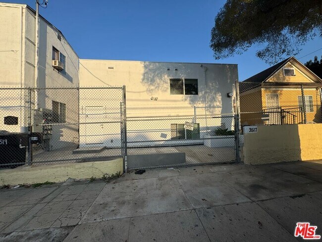 Building Photo - 3519 1/2 Denker Ave