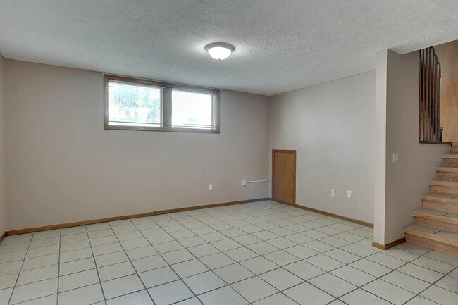 Building Photo - Beautiful Home for Rent in Omaha