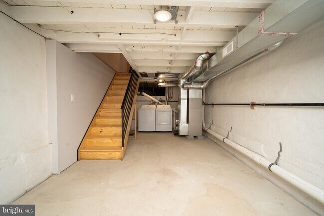 Building Photo - 1238 S Warnock St