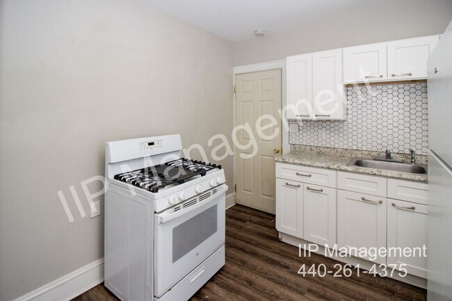 Building Photo - 3204 W 92nd St