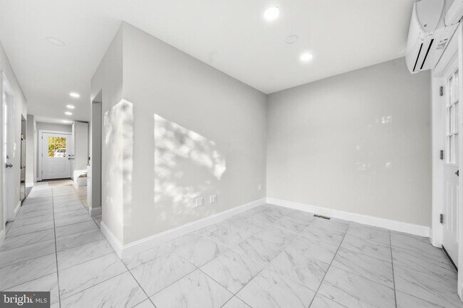 Building Photo - 9416 Holbrook Ln