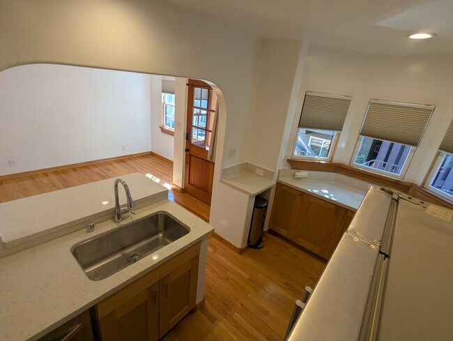 Building Photo - 1549 Baxter St