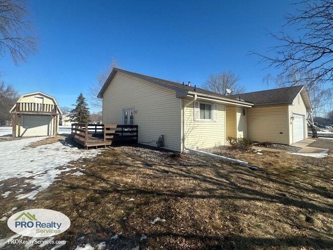 Building Photo - 3 Bedroom Home