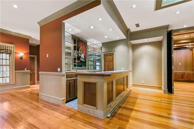 Building Photo - 430 W Wesley Rd NW