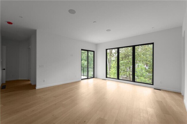 Building Photo - 3566 Cantrell Rd NE