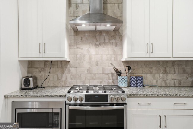 Building Photo - 4245 Deming Cir