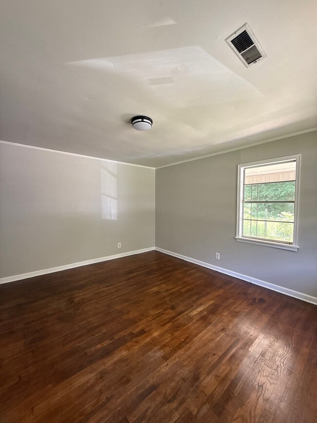 Building Photo - 306 Poplar St