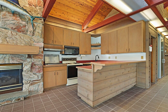 Building Photo - 6147 Taylor Ave