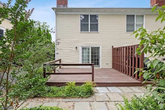 Building Photo - 23 Ruthven Pl