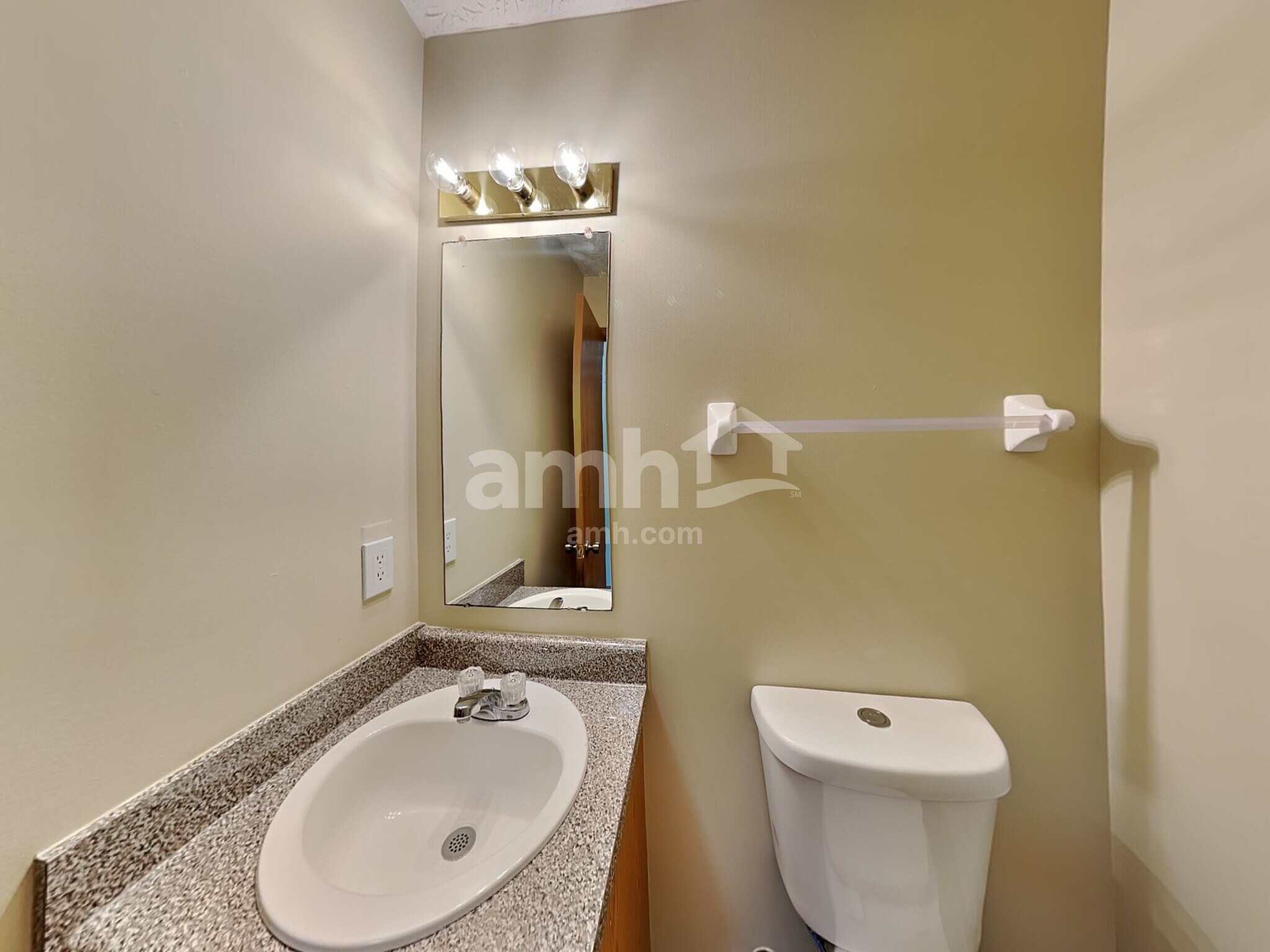 Building Photo - 452 Crestmoore Dr