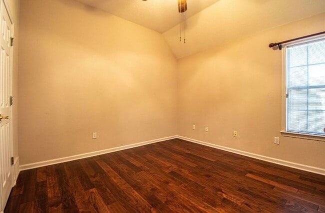 Building Photo - 126 Cottonwood Dr