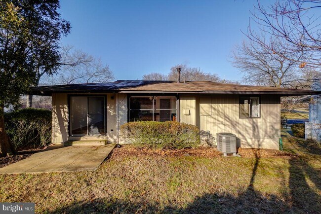 Building Photo - 13701 Arctic Ave