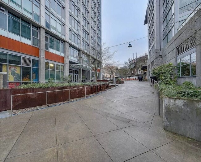 Building Photo - Charming 1 bedroom  1 bath Condo in Portland's Downtown Goose Hollow Neighborhood, with Utilities...
