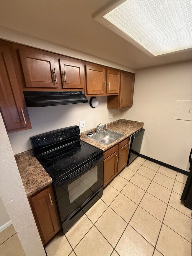 Building Photo - 3 Bed 2 Bath Available in Cottonwood Villas, Westminster