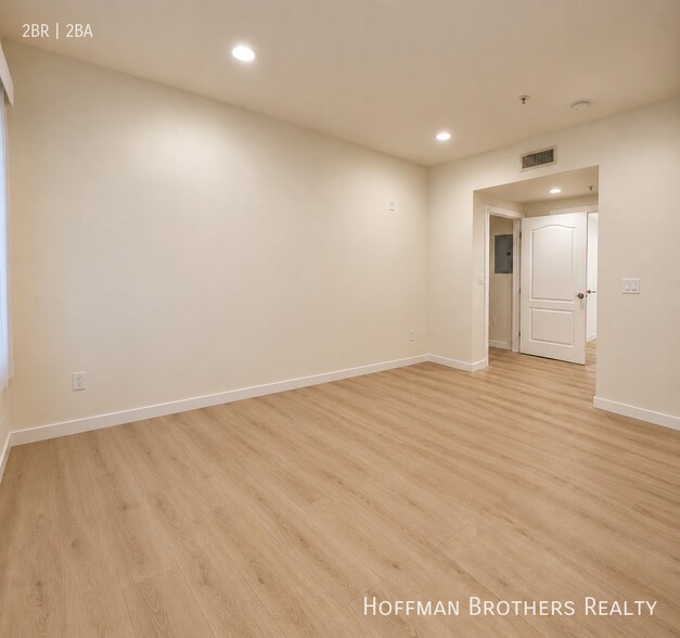 Building Photo - 10849 Fruitland Dr
