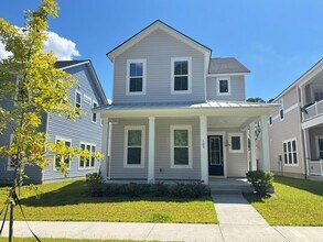 Building Photo - Beautiful 4-Bed Home in Limehouse Village ...