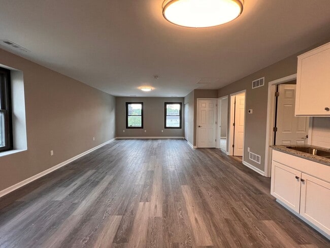 Building Photo - Brand New 2 bedroom Apartment in Parkland School District!
