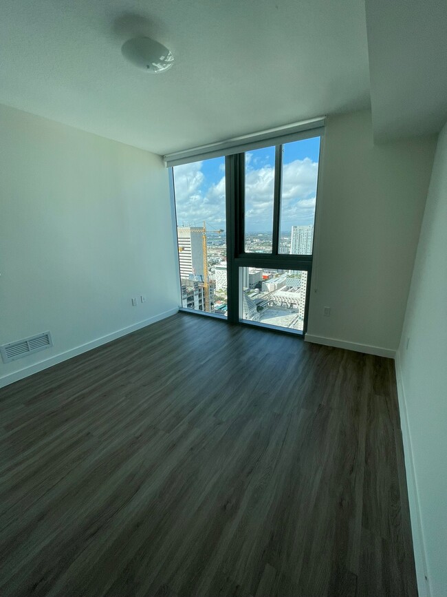 Building Photo - 155 S Miami Ave