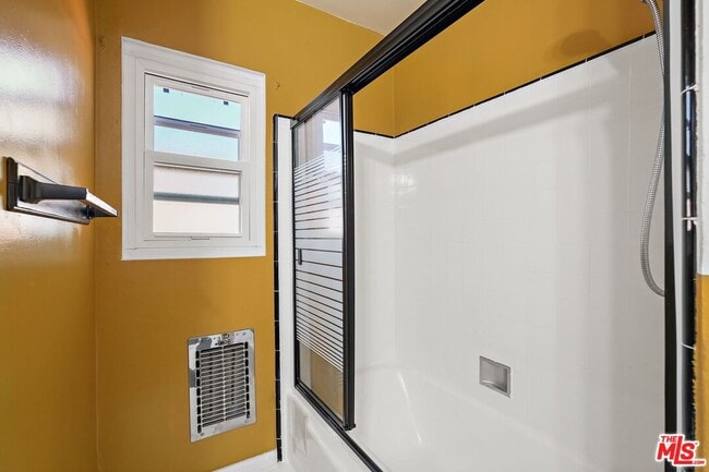 Building Photo - 11004 Mansel Ave