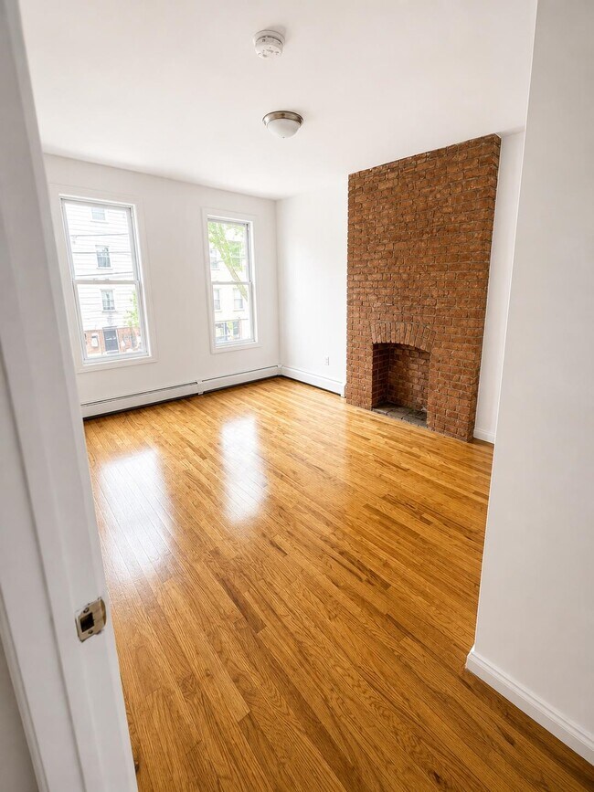 Building Photo - 305 2nd St