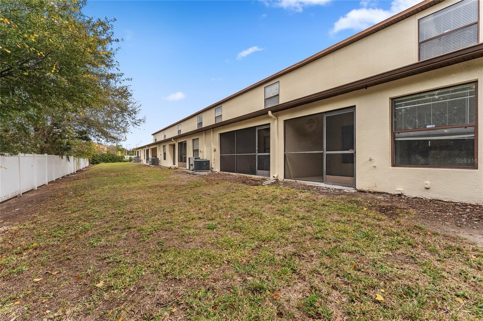 Building Photo - 2661 Oleander Lakes Dr