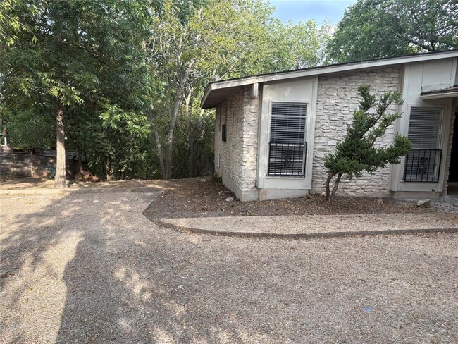 Building Photo - 11913 Rennalee Loop