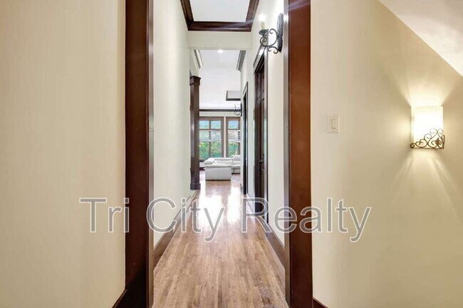 Building Photo - 250 Moss Creek Walk
