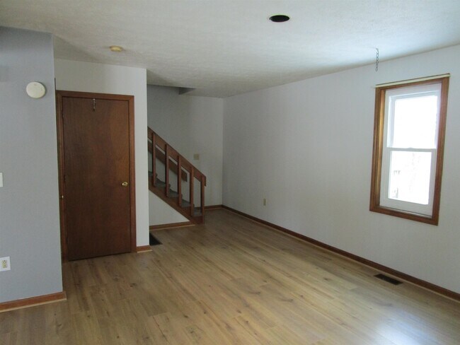 Building Photo - 24 Bobbys Ln