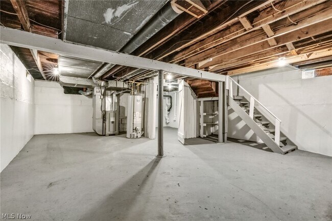 Building Photo - 488 Alexander St