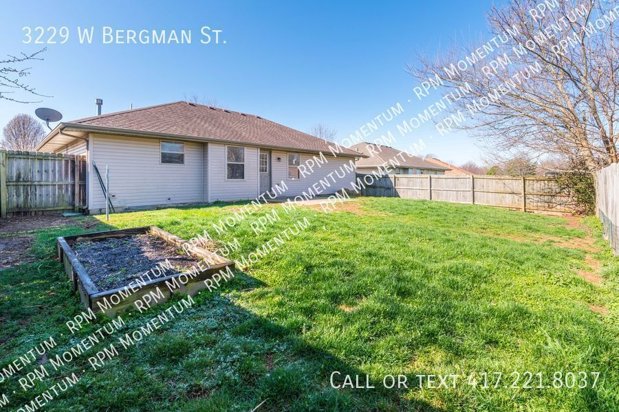 Building Photo - 3229 W Bergman St