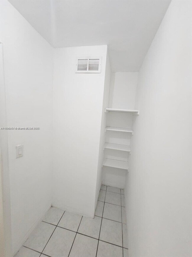 Building Photo - 1830 Cleveland St