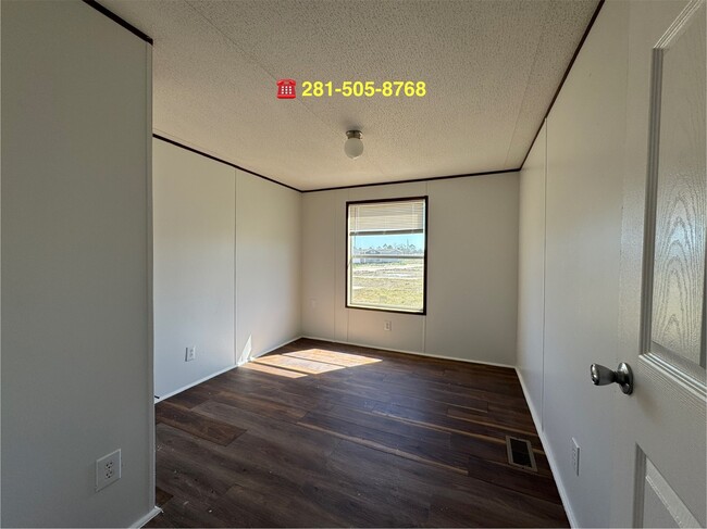 Building Photo - 16206 Wood Dr