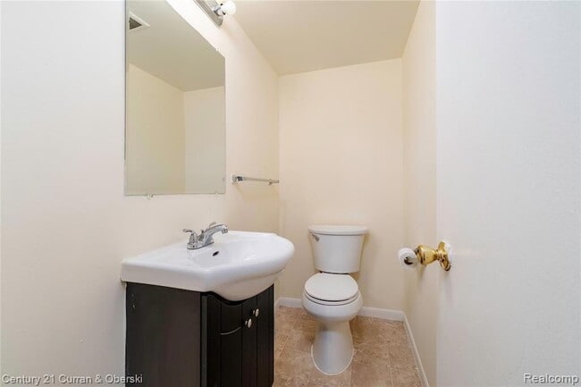 Building Photo - 44543 Savery Dr