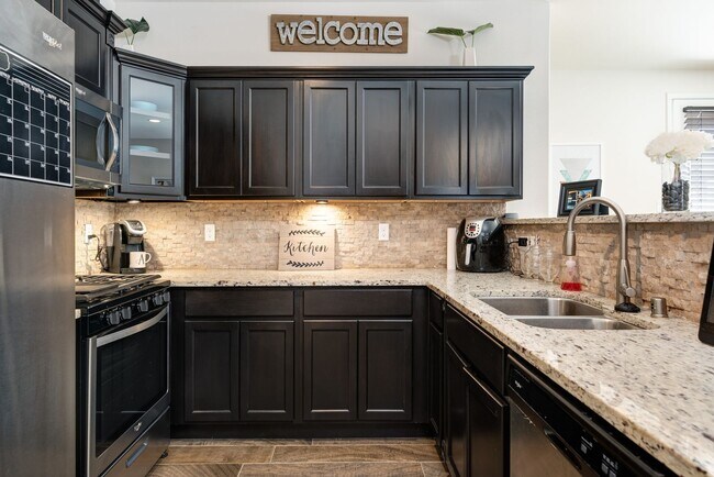 Building Photo - BEAUTIFUL EASTSIDE HOME