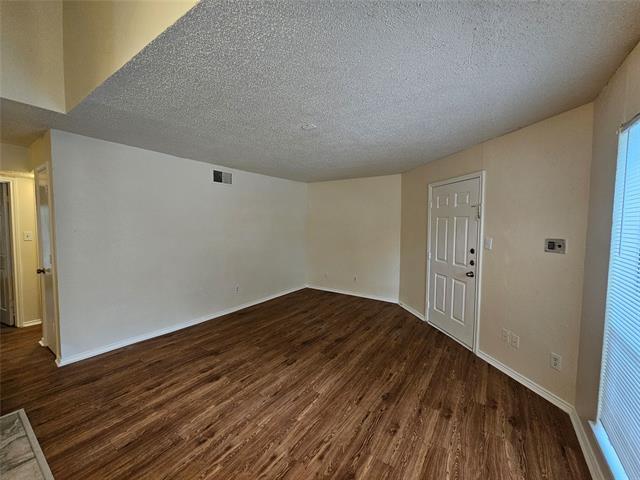 Building Photo - 9823 Walnut St