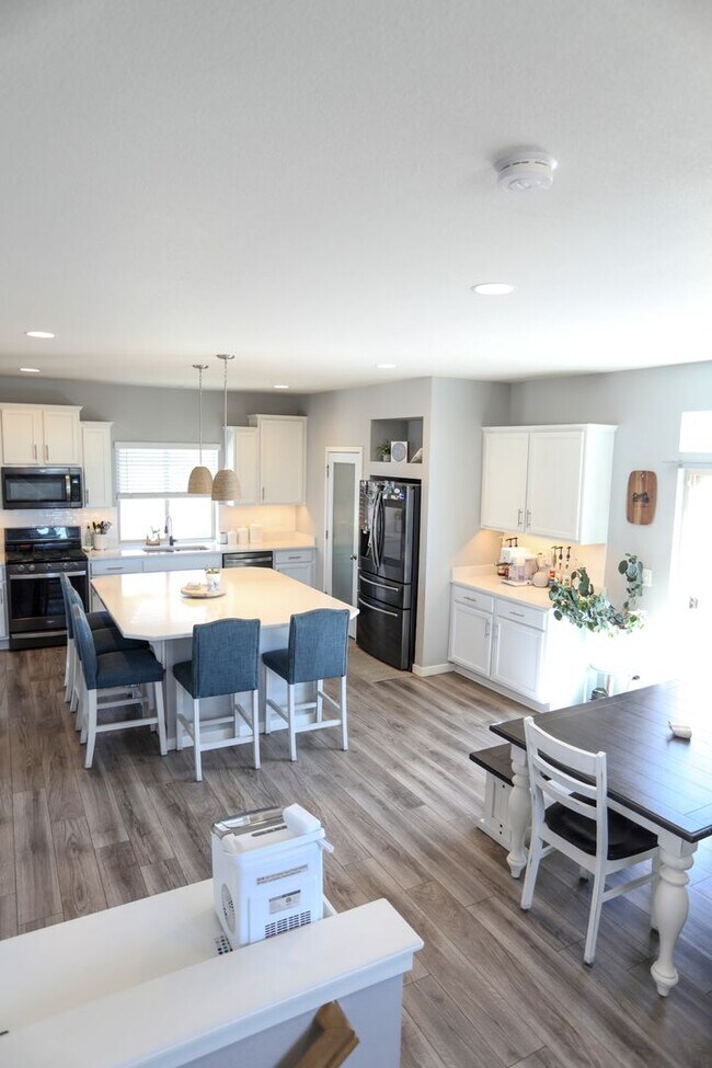 Building Photo - 3 Bedroom Newer Construction Home in Banni...