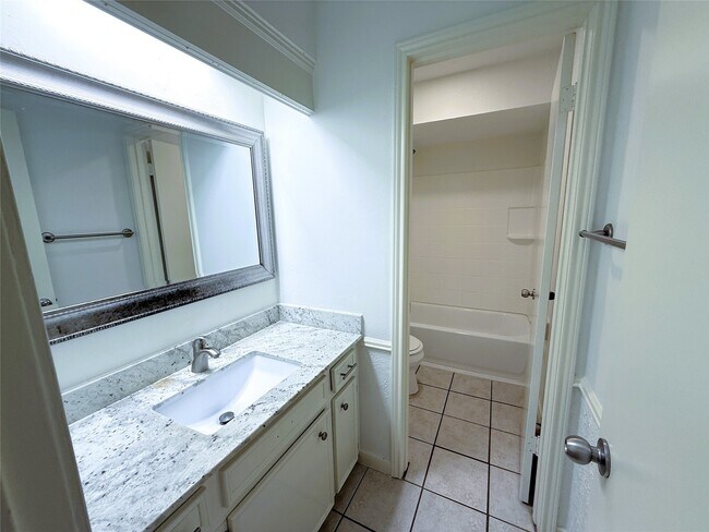 Building Photo - 6902 Sandy Knolls Dr