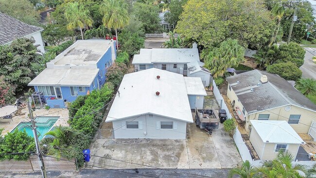 Building Photo - 604 SW 6th Ave