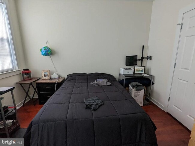 Building Photo - 2631 W Girard Ave