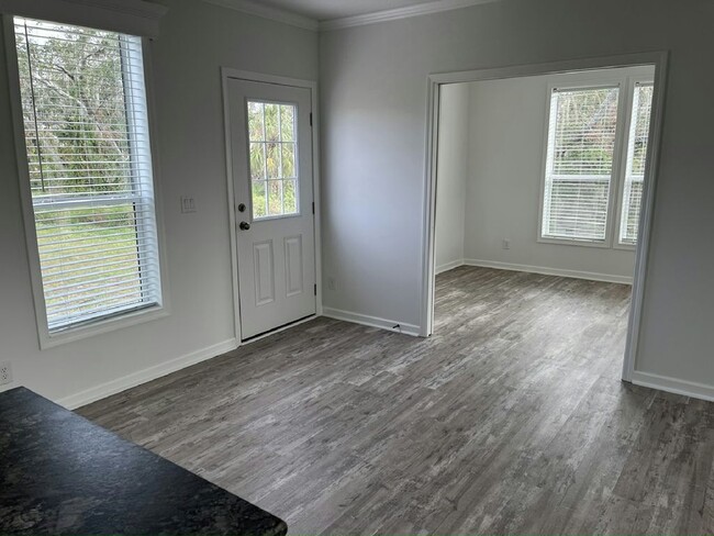 Building Photo - 3539 Vine Trl