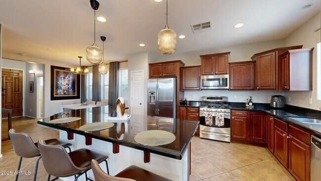 Building Photo - 3272 E Meadowview Dr