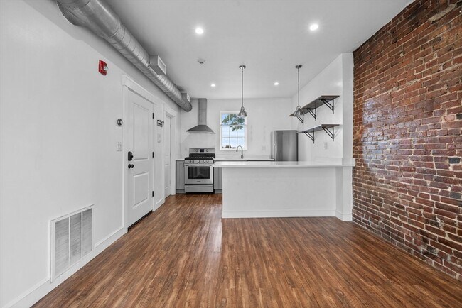 Primary Photo - 103-105 Broadway