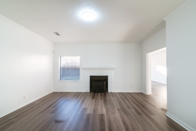 Building Photo - 1030 Wentworth Dr