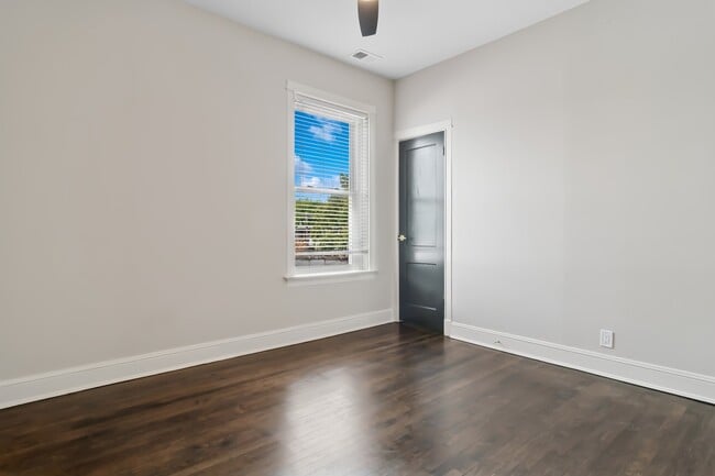 Building Photo - 1408 W Belle Plaine Ave
