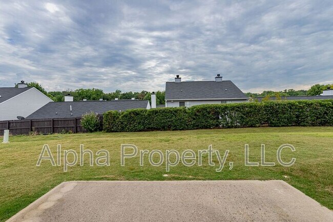 Building Photo - 14 Irvington Dr